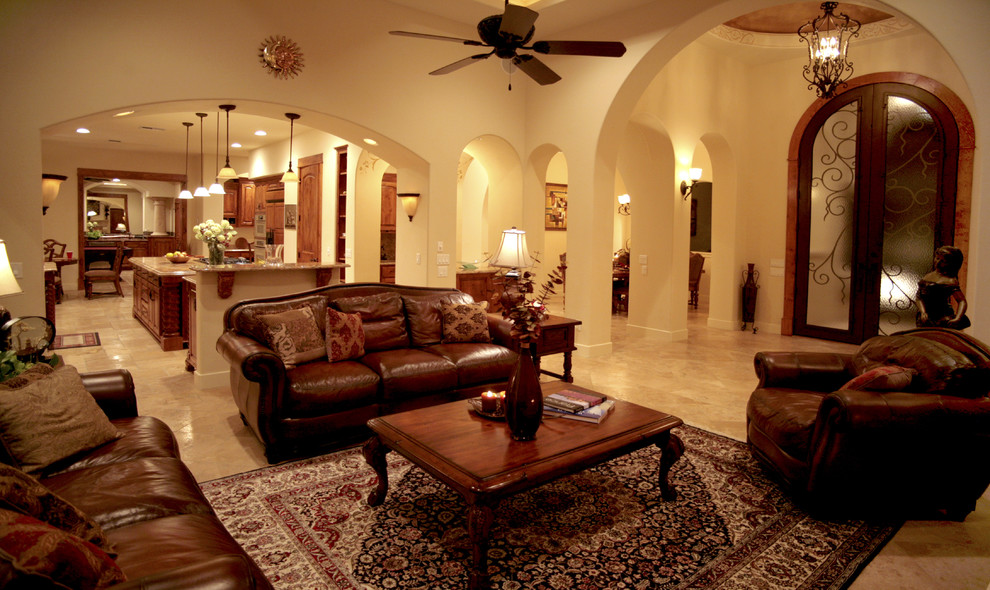 На фото: большая открытая гостиная комната в средиземноморском стиле с бежевыми стенами и полом из травертина без камина, телевизора