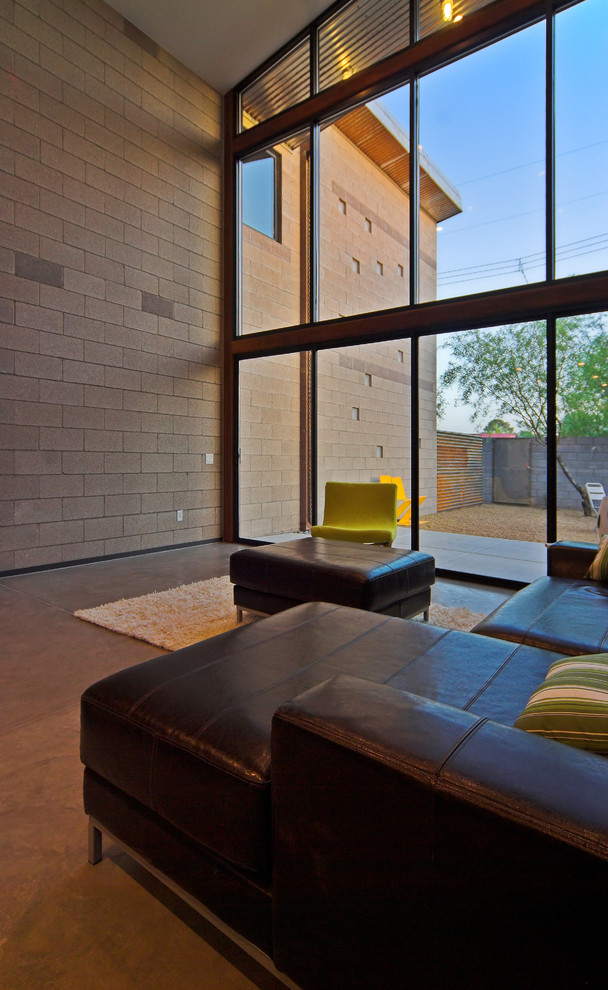 Idee per un soggiorno minimalista di medie dimensioni e stile loft con pavimento in cemento