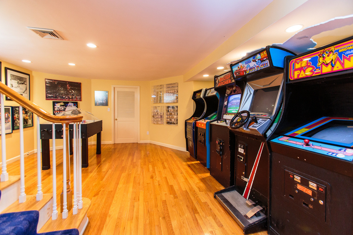 オレンジのおしゃれなファミリールーム ゲームルーム の画像 75選 21年11月 Houzz ハウズ