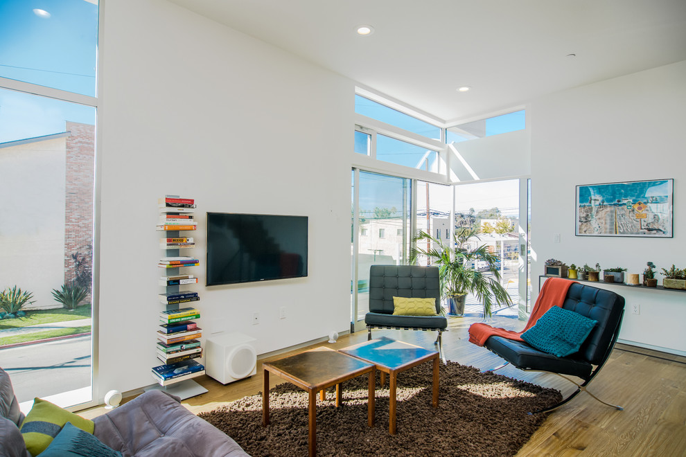 Family room - modern family room idea in Los Angeles