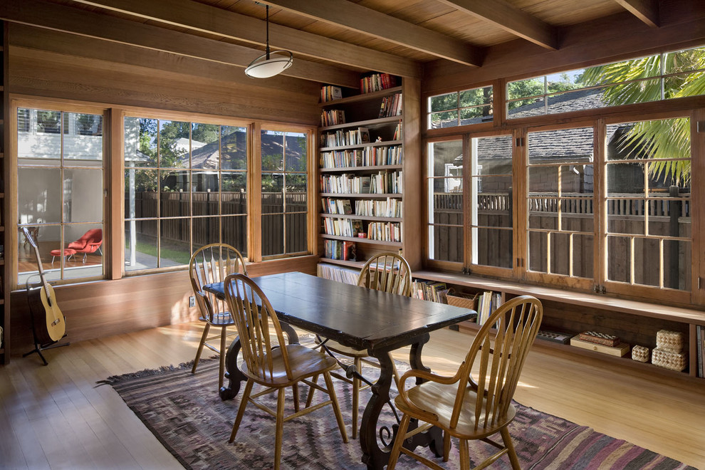 Foto di un soggiorno contemporaneo con libreria e tappeto