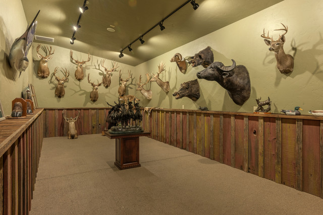 African Safari Game Room & Hunting/Fishing Trophy Room - Rustic