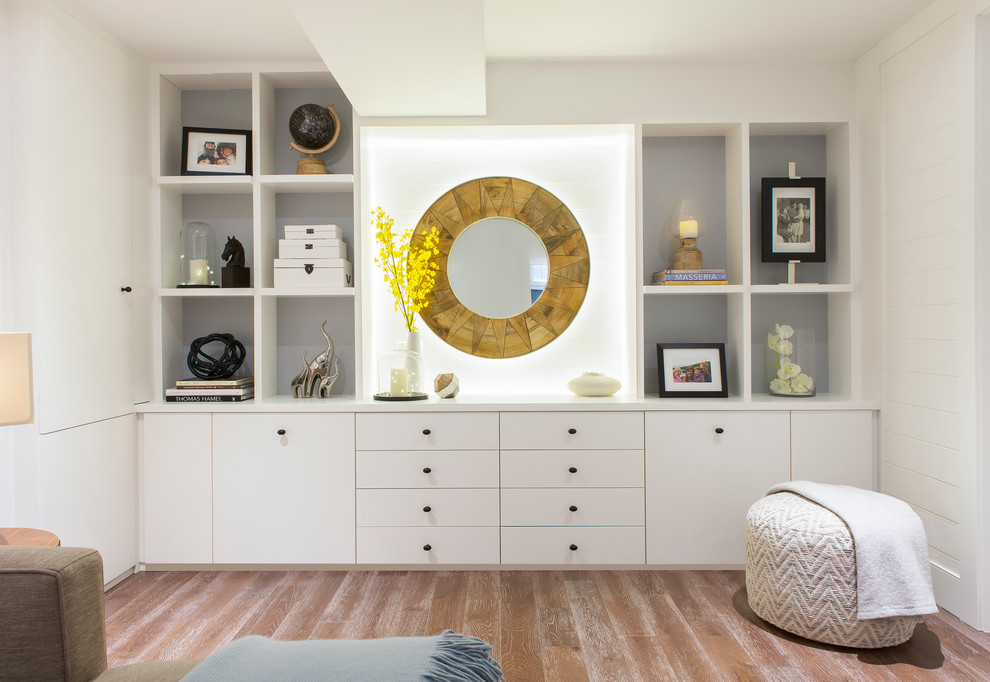 Источник вдохновения для домашнего уюта: изолированная гостиная комната среднего размера в современном стиле с белыми стенами