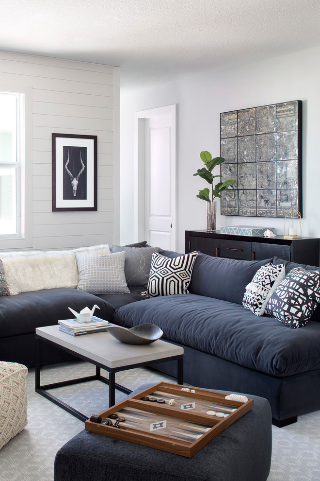 Foto di un soggiorno classico stile loft con sala giochi, pareti bianche, moquette e pavimento grigio