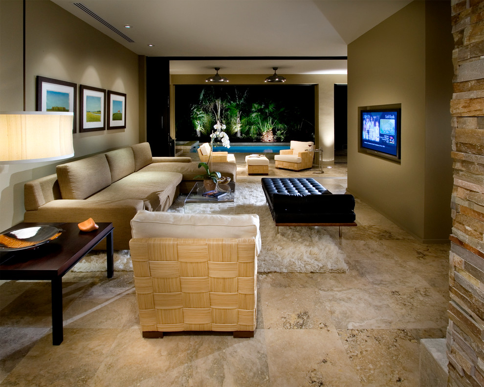 Diseño de sala de estar abierta contemporánea con paredes beige