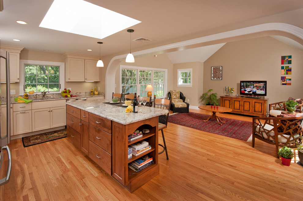 Example of a family room design in Boston