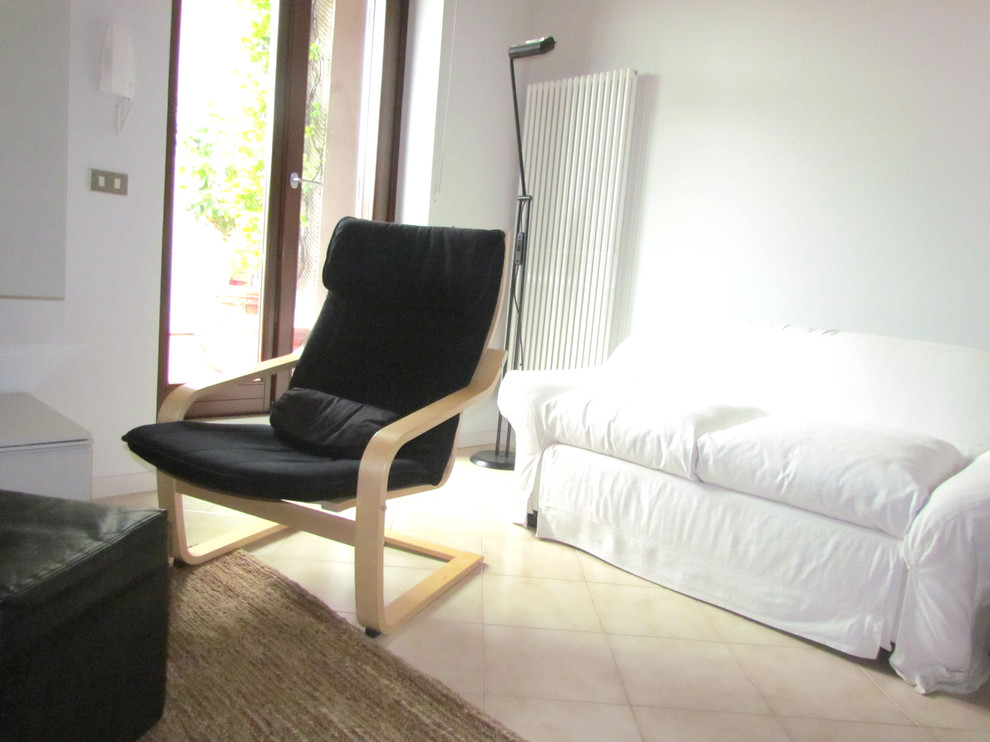 Пример оригинального дизайна: гостиная комната в стиле модернизм с серыми стенами