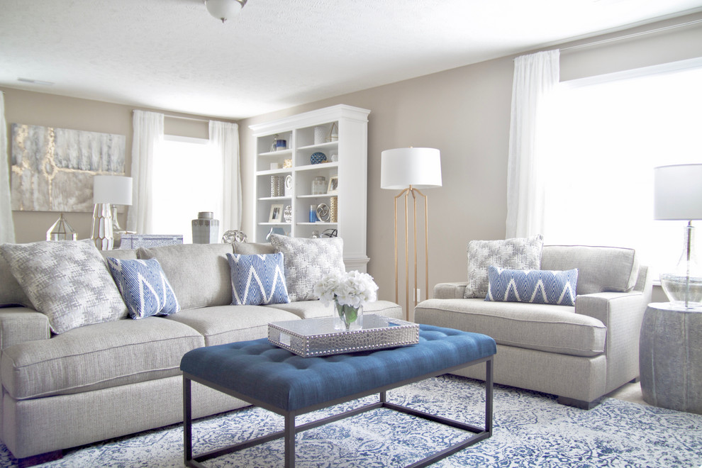 Ejemplo de sala de estar abierta clásica renovada grande sin chimenea con paredes beige, moqueta, televisor colgado en la pared y suelo beige