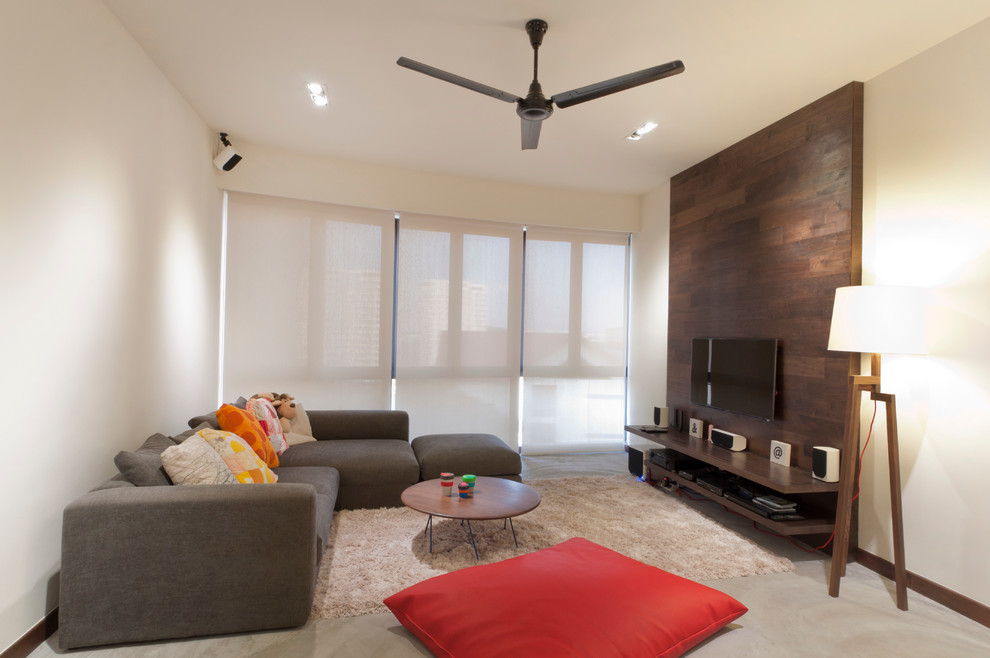 На фото: гостиная комната:: освещение в современном стиле с бетонным полом и черным полом