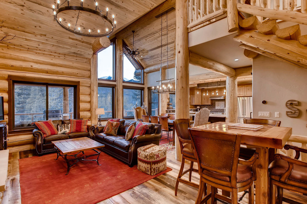 Diseño de sala de estar tipo loft rural de tamaño medio con suelo de madera en tonos medios