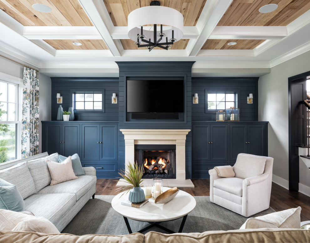Imagen de sala de estar costera con paredes grises, pared multimedia, todas las chimeneas, suelo de madera oscura, casetón, madera y machihembrado
