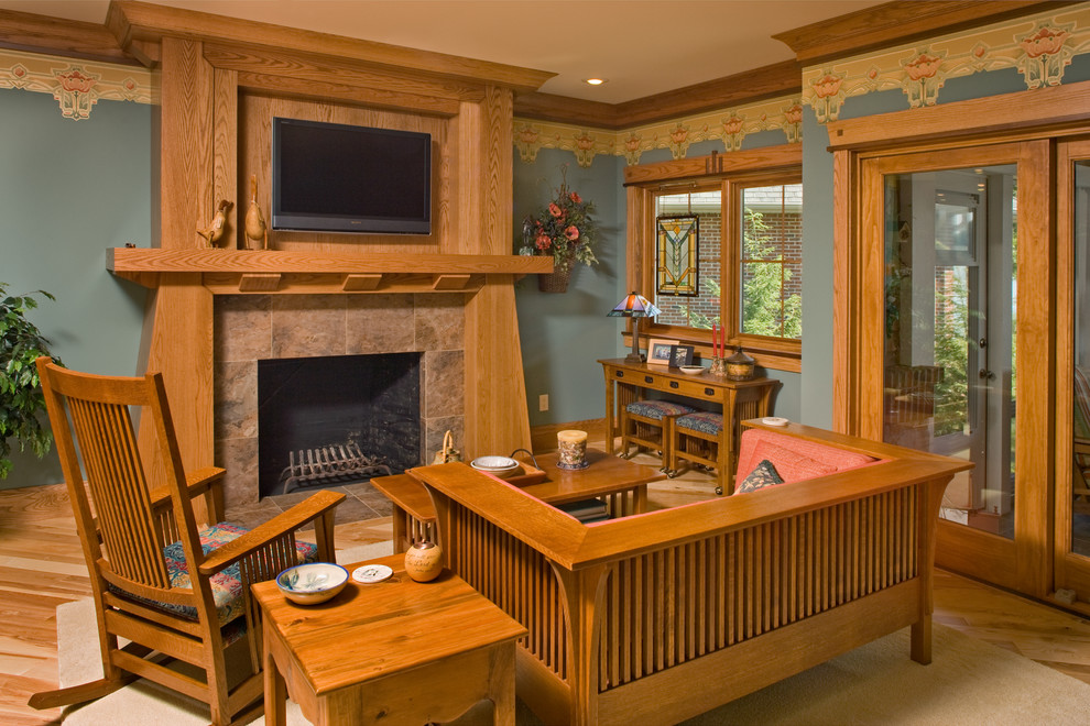 Aménagement d'une salle de séjour craftsman avec un manteau de cheminée en carrelage et un mur multicolore.
