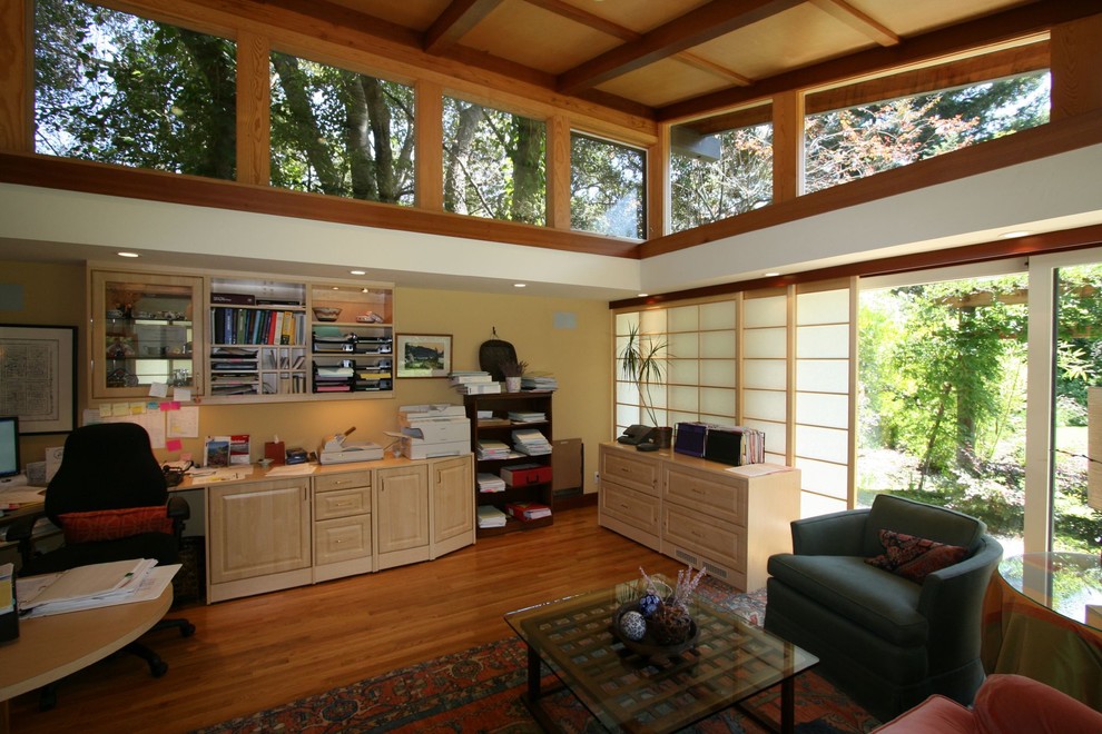 Example of a zen family room design in San Francisco