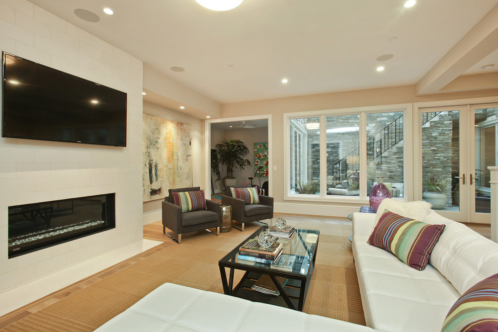 Modelo de sala de estar clásica renovada con paredes beige