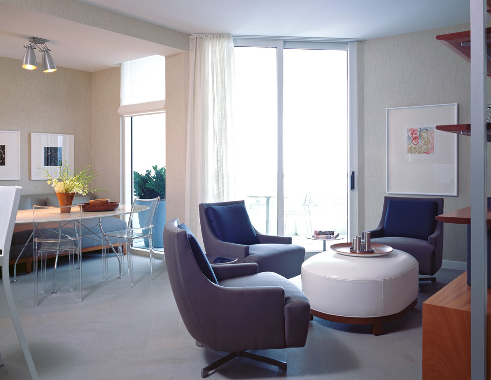 Стильный дизайн: гостиная комната в современном стиле с бежевыми стенами - последний тренд