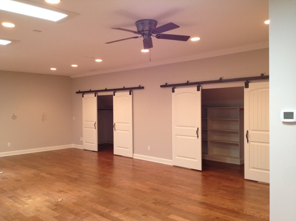 Large traditional games room in Raleigh.