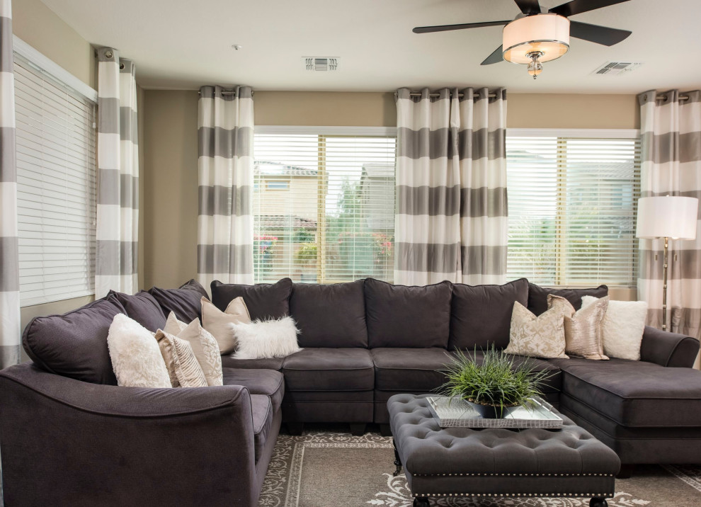 Diseño de sala de estar abierta tradicional renovada de tamaño medio con suelo de baldosas de cerámica y suelo gris
