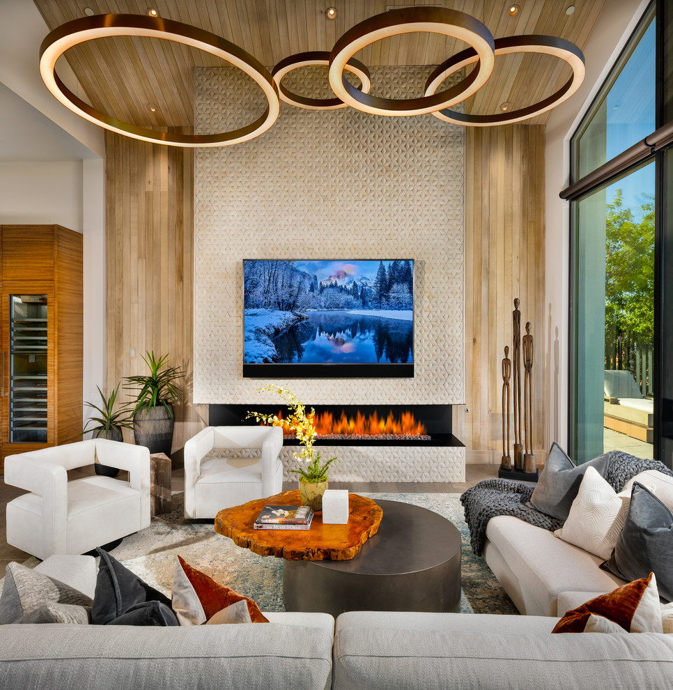 Ejemplo de sala de estar contemporánea con chimenea lineal y televisor colgado en la pared