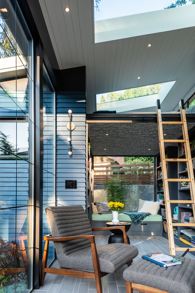 Kleines, Fernseherloses, Offenes Modernes Wohnzimmer mit Keramikboden in Seattle