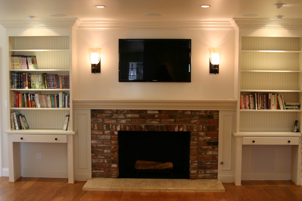 Example of a classic family room design in Orange County