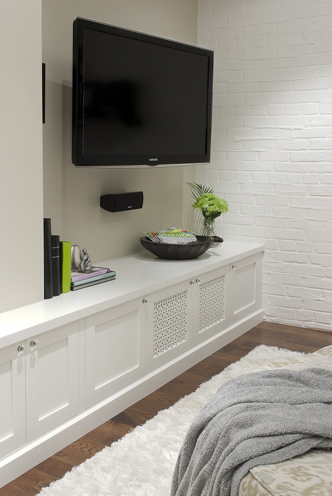 Inspiration for a contemporary family room remodel in Toronto