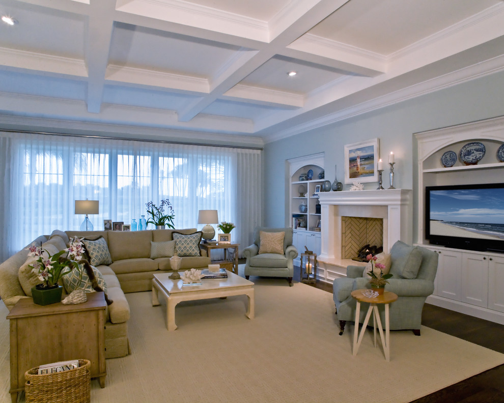 Foto de sala de estar tradicional con alfombra