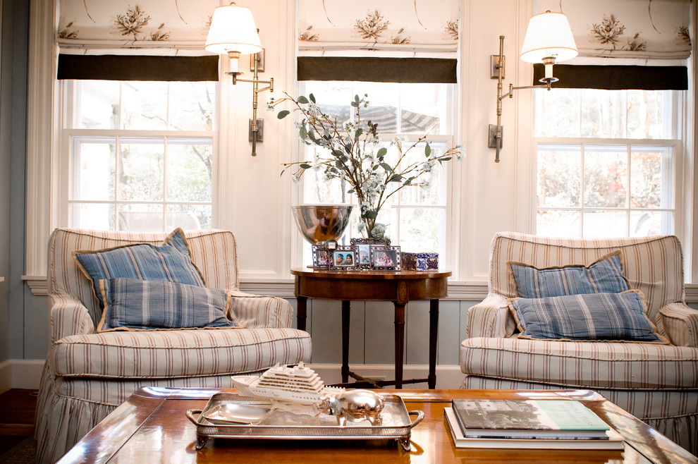 Источник вдохновения для домашнего уюта: гостиная комната в стиле шебби-шик с серыми стенами