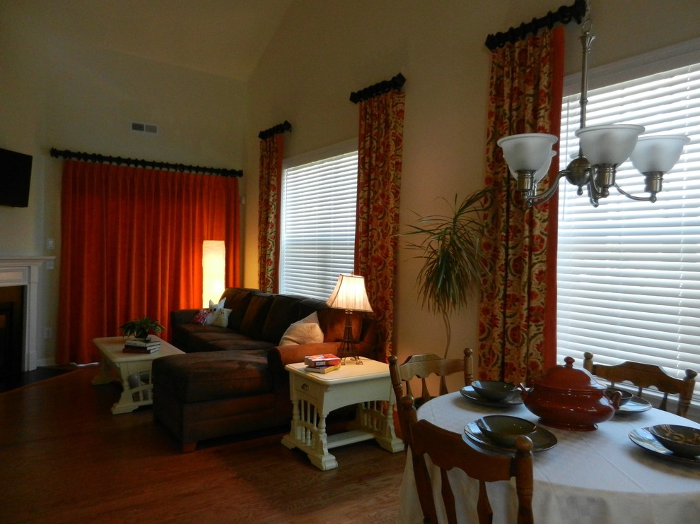 Пример оригинального дизайна: гостиная комната в стиле неоклассика (современная классика)