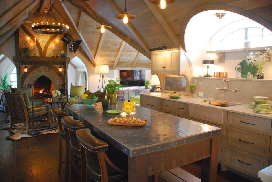Example of an eclectic family room design in Milwaukee