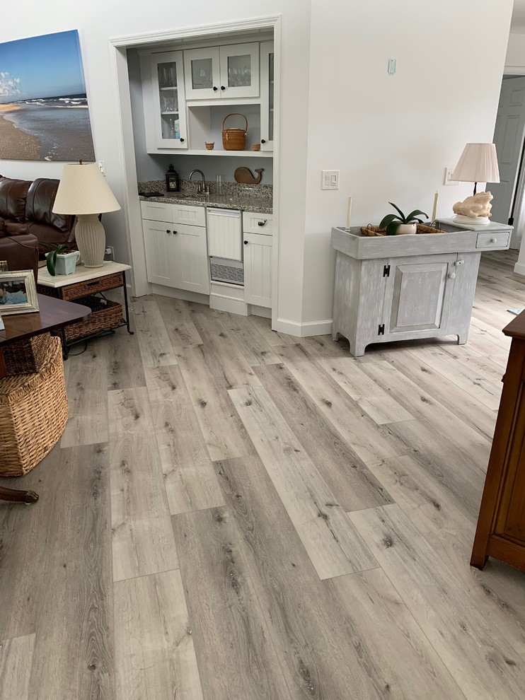 Biltmore Harbor Fog Luxury Vinyl Plank (LVP) Maritim Wohnzimmer