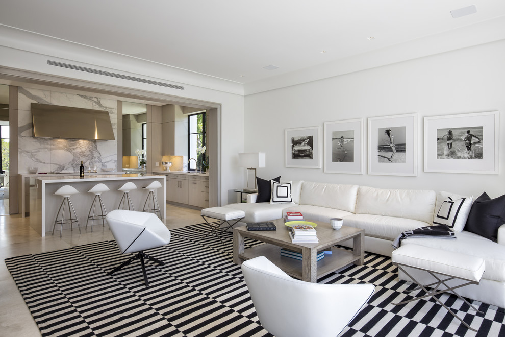 Стильный дизайн: огромная изолированная гостиная комната в современном стиле с белыми стенами и мраморным полом без камина, телевизора - последний тренд