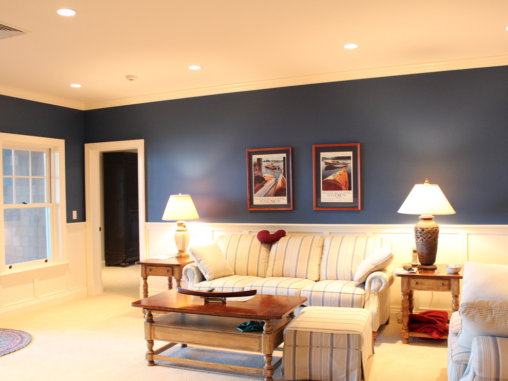 Ejemplo de sala de estar cerrada clásica de tamaño medio con paredes azules y moqueta