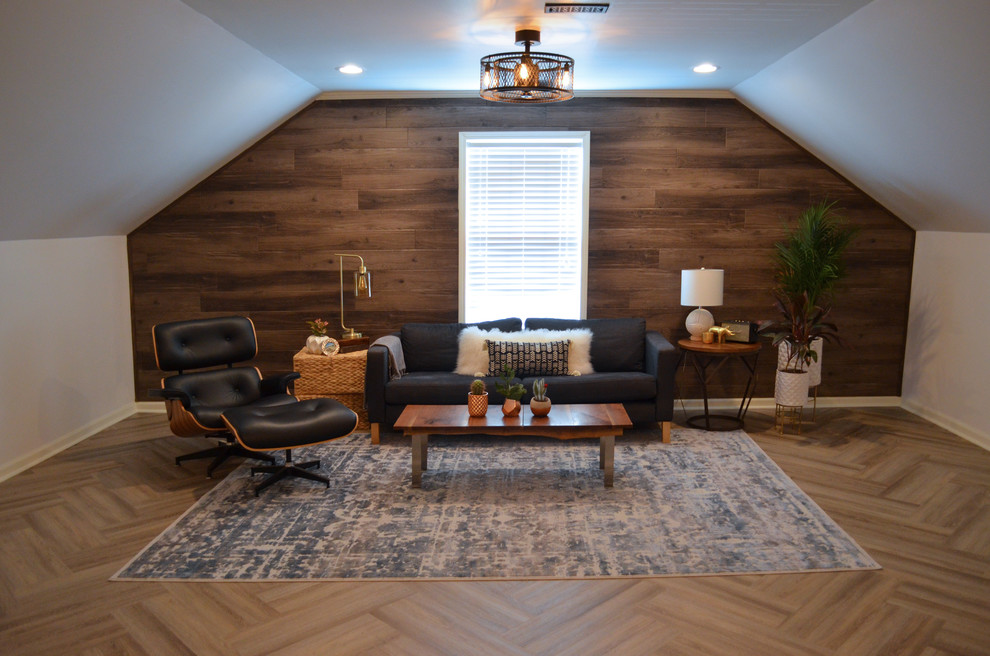Idee per un grande soggiorno chic stile loft con pareti marroni, pavimento in vinile e pavimento beige