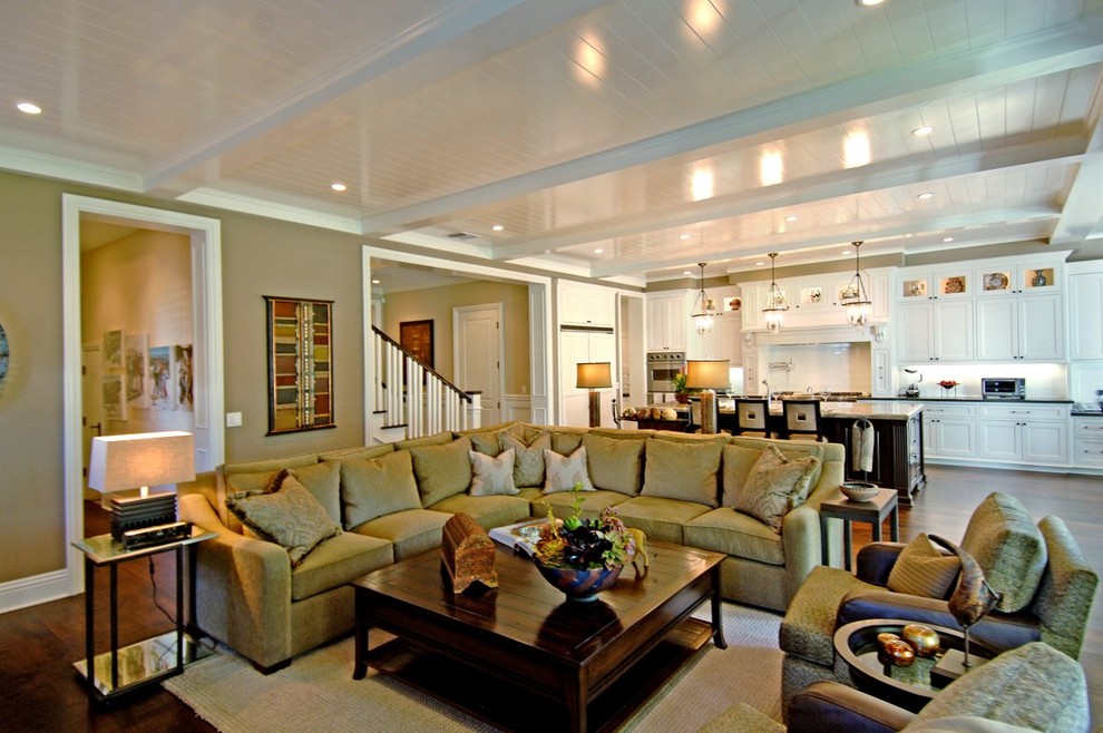 Example of a classic family room design in Los Angeles
