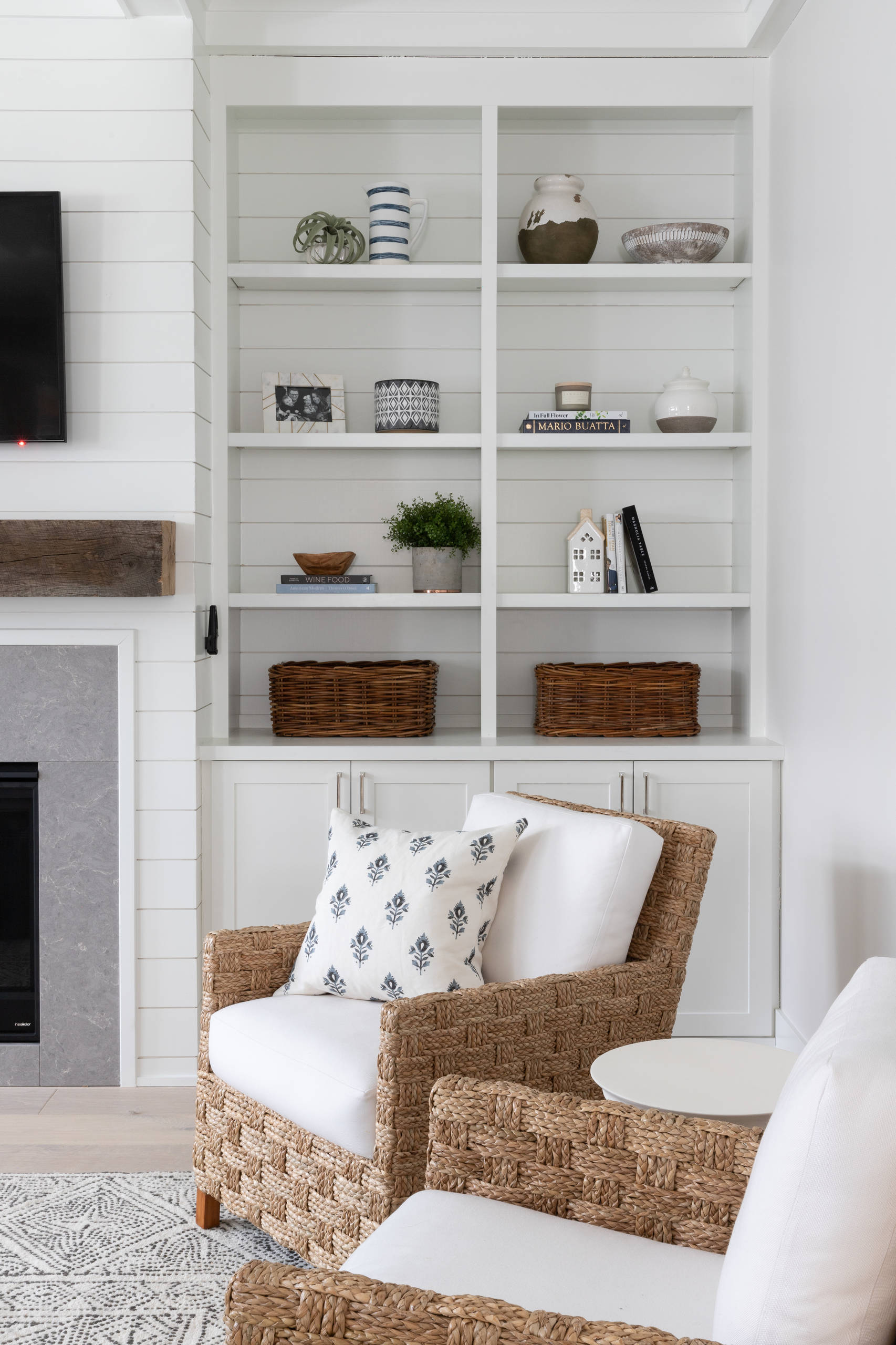 75 Enclosed Family Room with a Tile Fireplace Ideas You'll Love - October,  2022 | Houzz