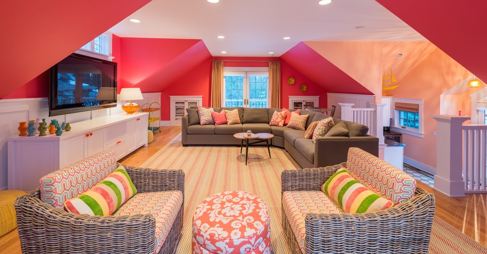 Inspiration pour une salle de séjour mansardée ou avec mezzanine bohème avec un mur rose.
