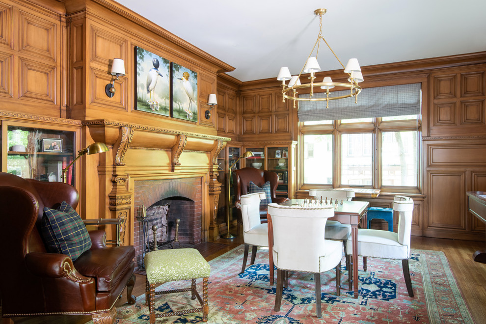 Offener Klassischer Hobbyraum mit brauner Wandfarbe, braunem Holzboden, Kamin, braunem Boden, Holzwänden und Kaminumrandung aus Backstein in Boston