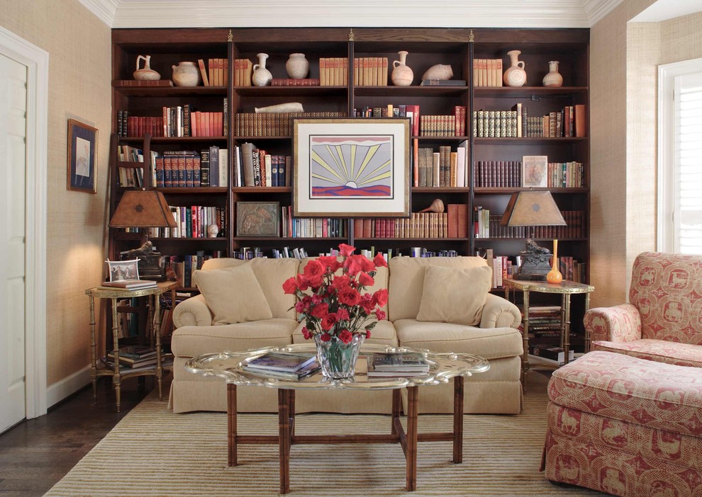 Esempio di un soggiorno classico con libreria e tappeto