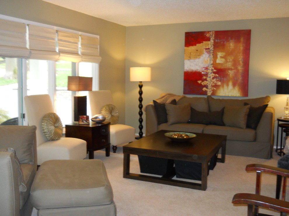 Example of a mid-sized family room design in St Louis