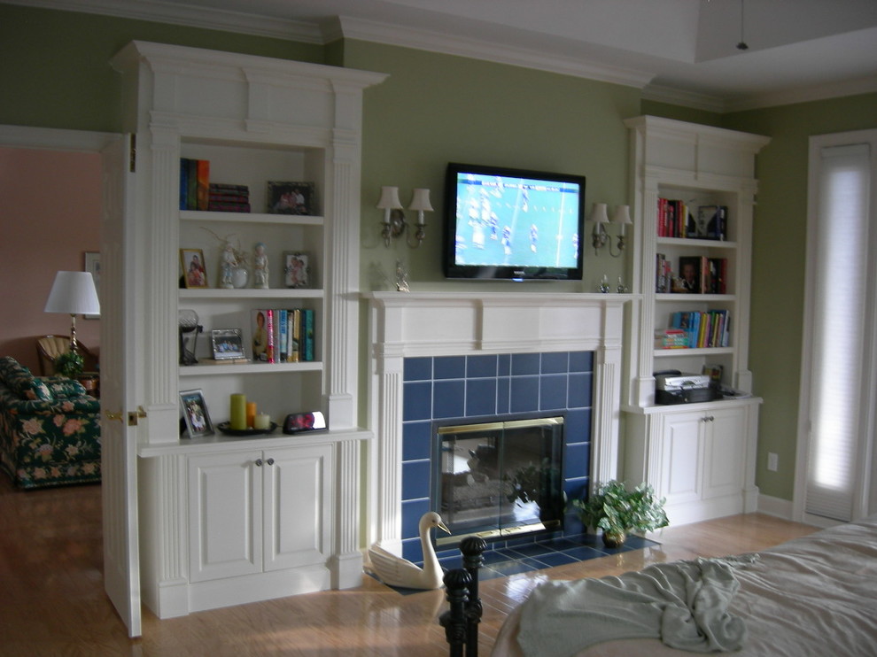 Builtin bookcase units flanking fireplace Traditional Family Room