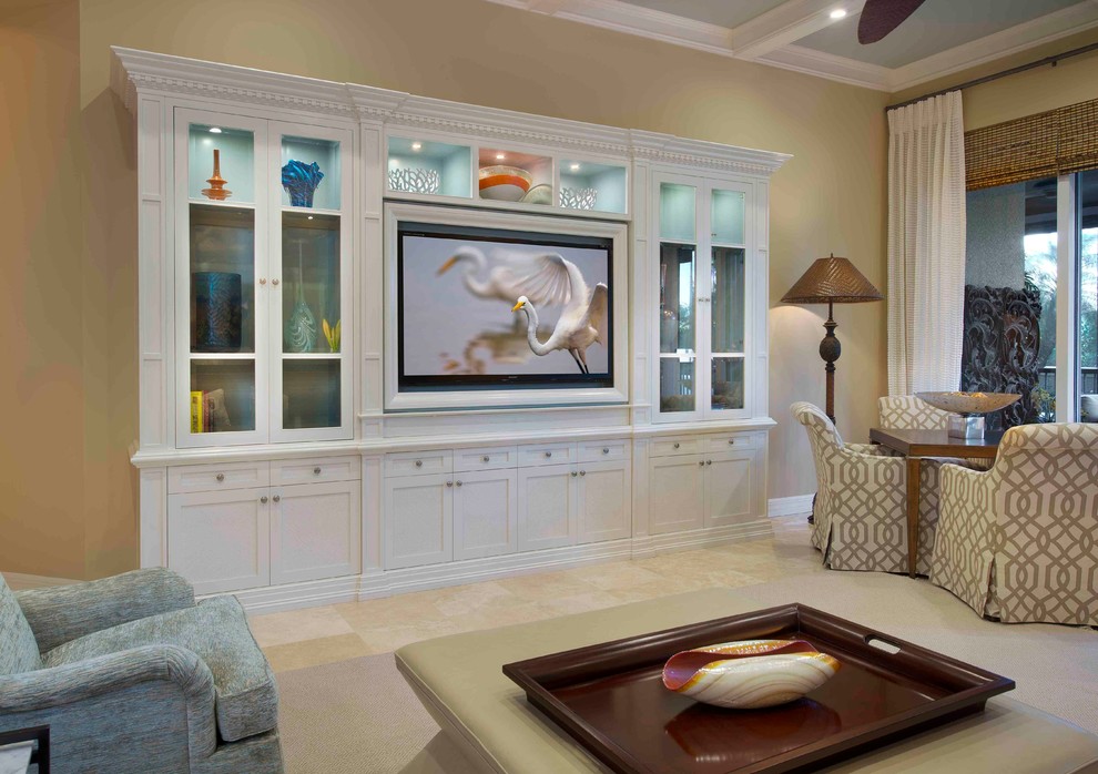 Mittelgroßes, Offenes Klassisches Wohnzimmer ohne Kamin mit beiger Wandfarbe, Porzellan-Bodenfliesen, Multimediawand und beigem Boden in Miami