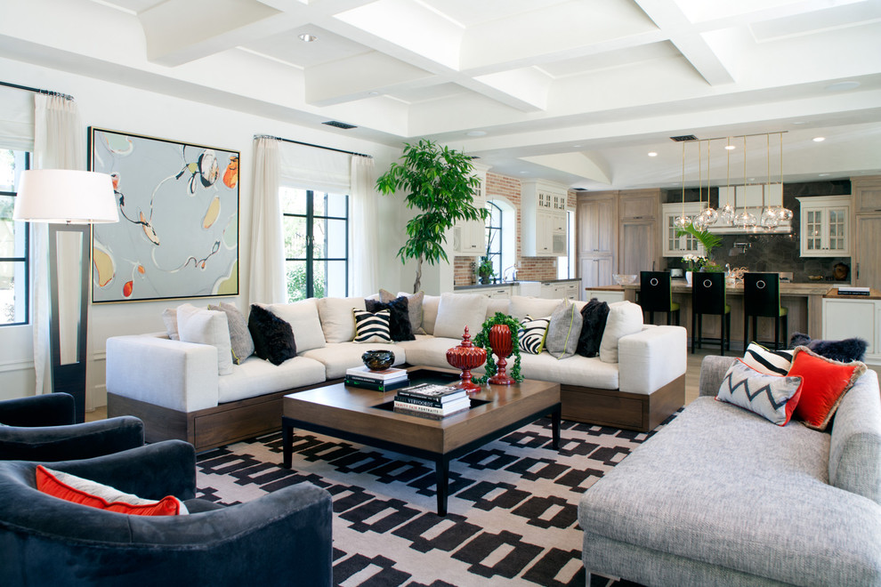 Свежая идея для дизайна: открытая гостиная комната в стиле неоклассика (современная классика) с белыми стенами и ковром на полу - отличное фото интерьера