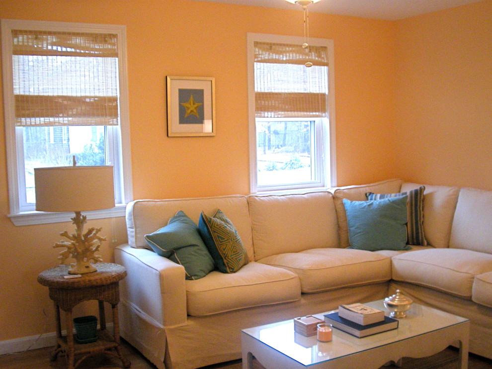 Ispirazione per un soggiorno classico con pareti arancioni