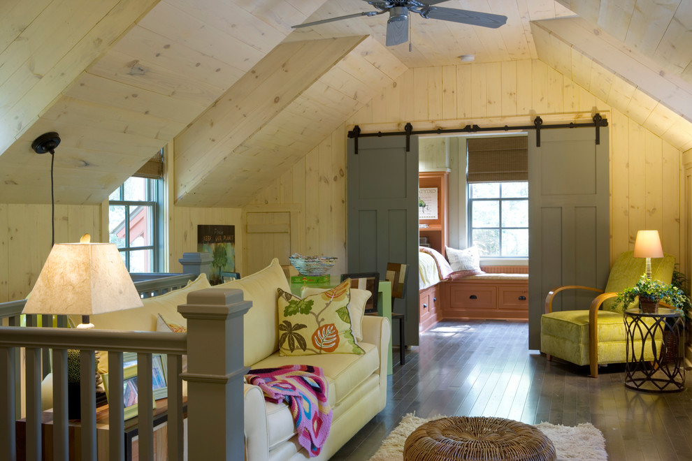 Rustikales Wohnzimmer im Loft-Stil mit beiger Wandfarbe in Atlanta