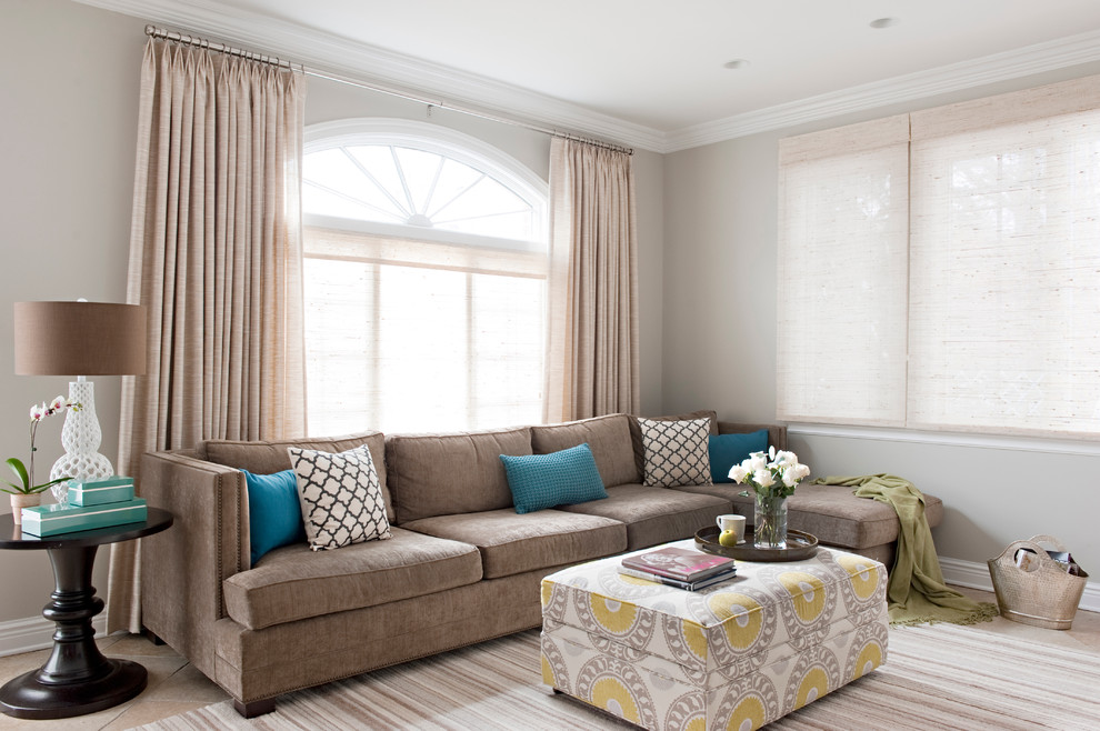 Foto de sala de estar tipo loft tradicional renovada de tamaño medio con paredes grises y suelo de baldosas de cerámica