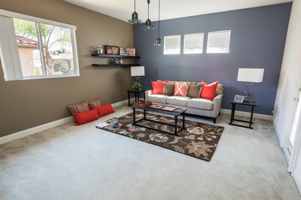 Стильный дизайн: изолированная комната для игр среднего размера в стиле неоклассика (современная классика) с синими стенами и ковровым покрытием без камина - последний тренд
