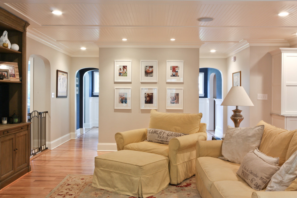 Elegant family room photo in Newark