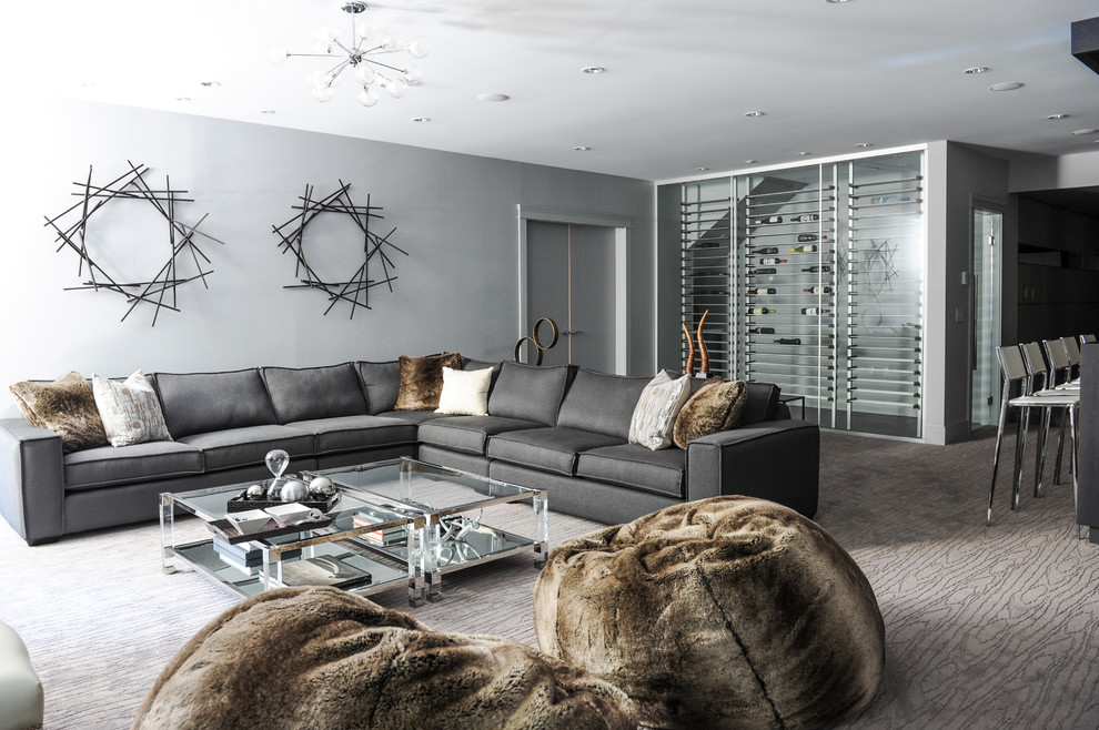 Mittelgroßes, Offenes Modernes Wohnzimmer mit grauer Wandfarbe und Teppichboden in Vancouver