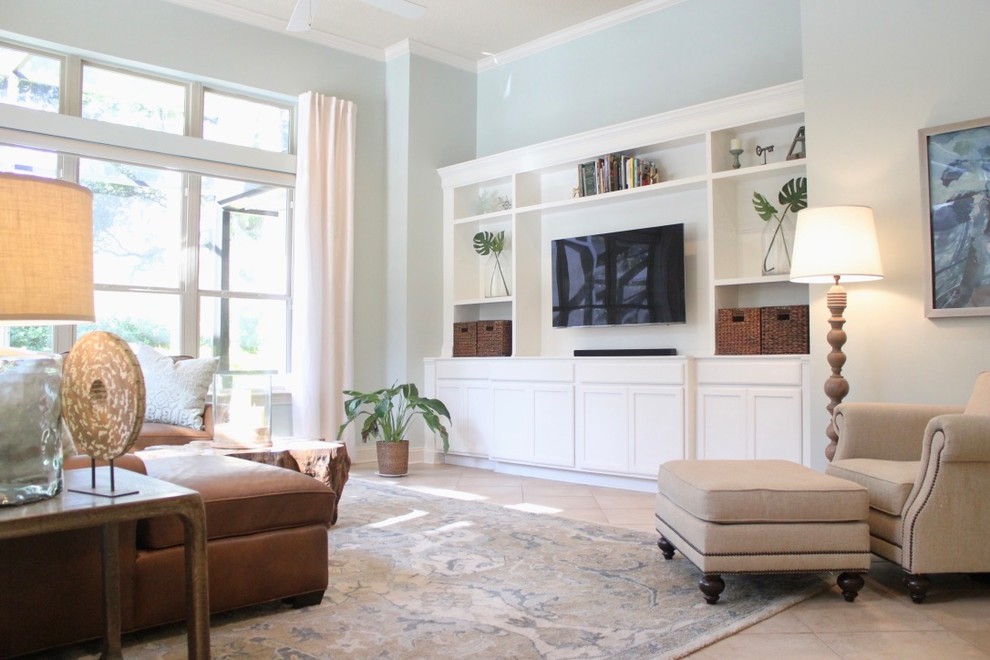 Foto di un grande soggiorno minimal aperto con pareti verdi, pavimento in travertino, parete attrezzata e pavimento beige