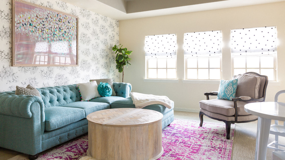 Foto di un soggiorno chic con pareti beige, moquette e pavimento beige
